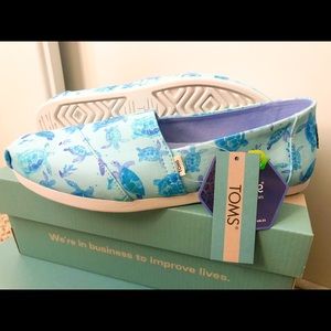 7.5 Toms sea turtle shoes. BNWT
